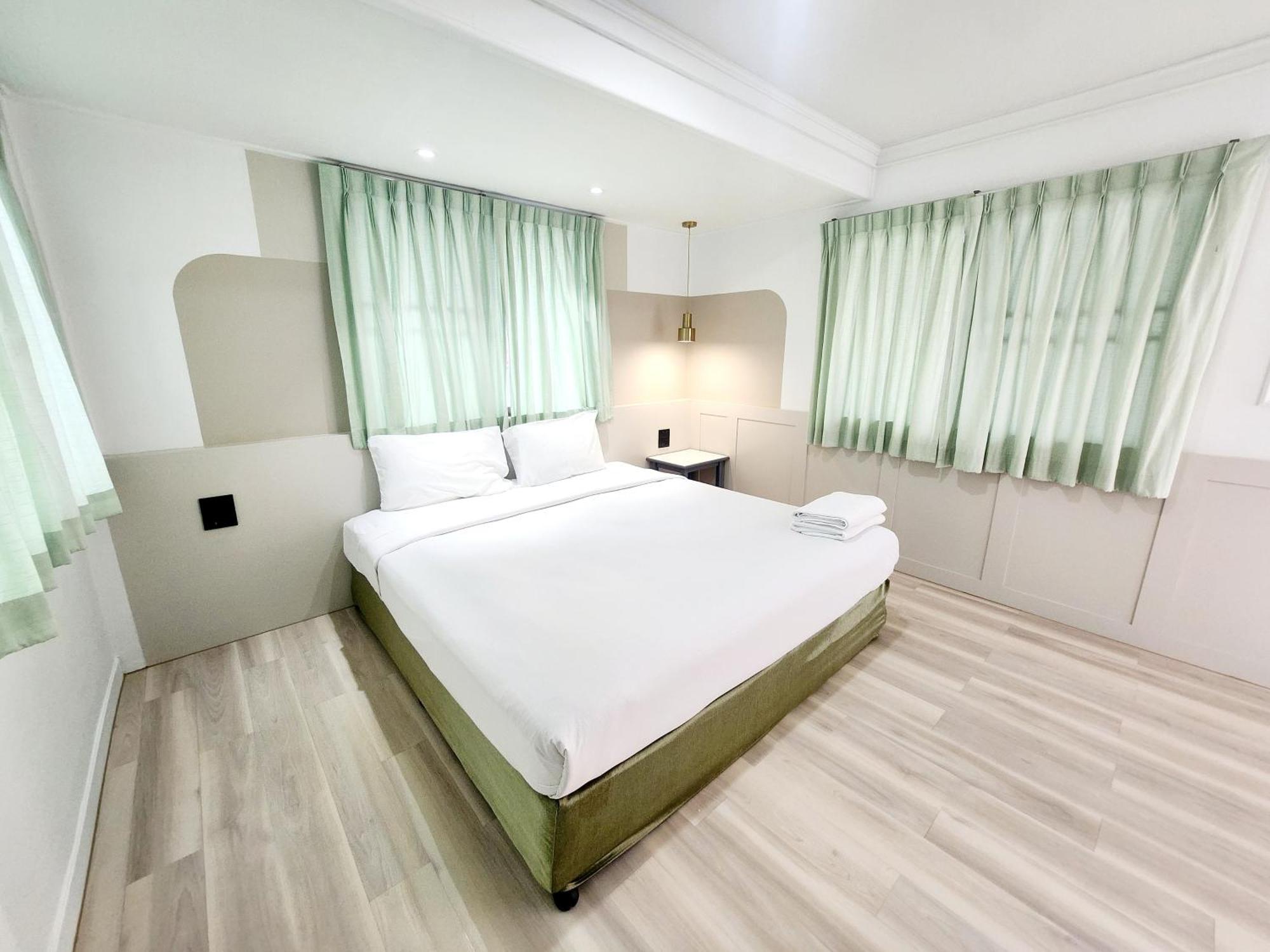 Seatel Phuket, Patong Beach Exteriör bild