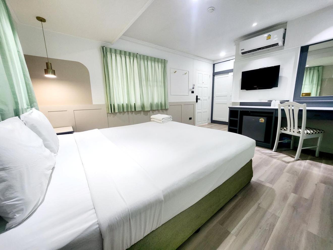Seatel Phuket, Patong Beach Exteriör bild