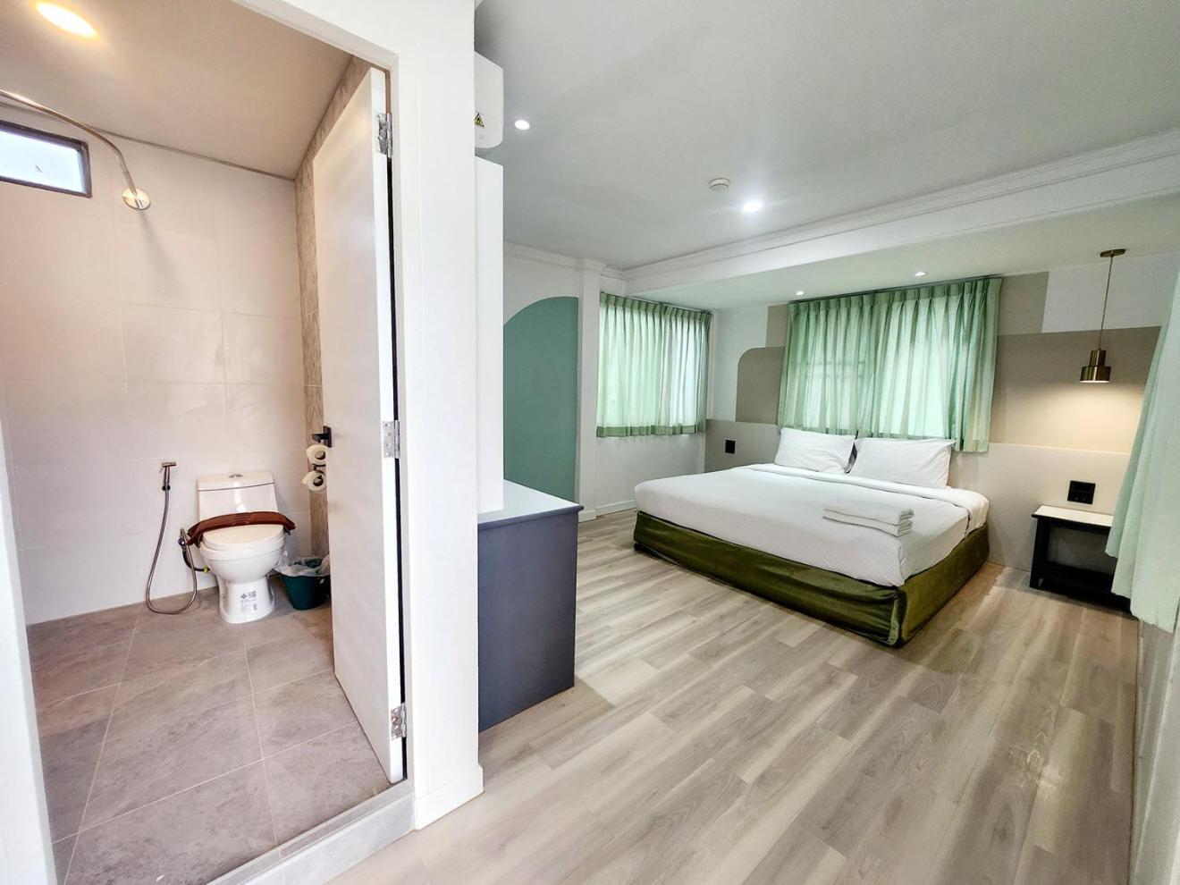 Seatel Phuket, Patong Beach Exteriör bild