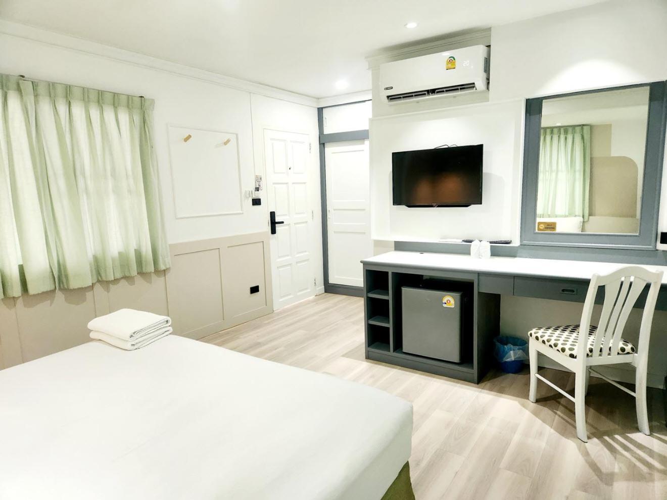 Seatel Phuket, Patong Beach Exteriör bild