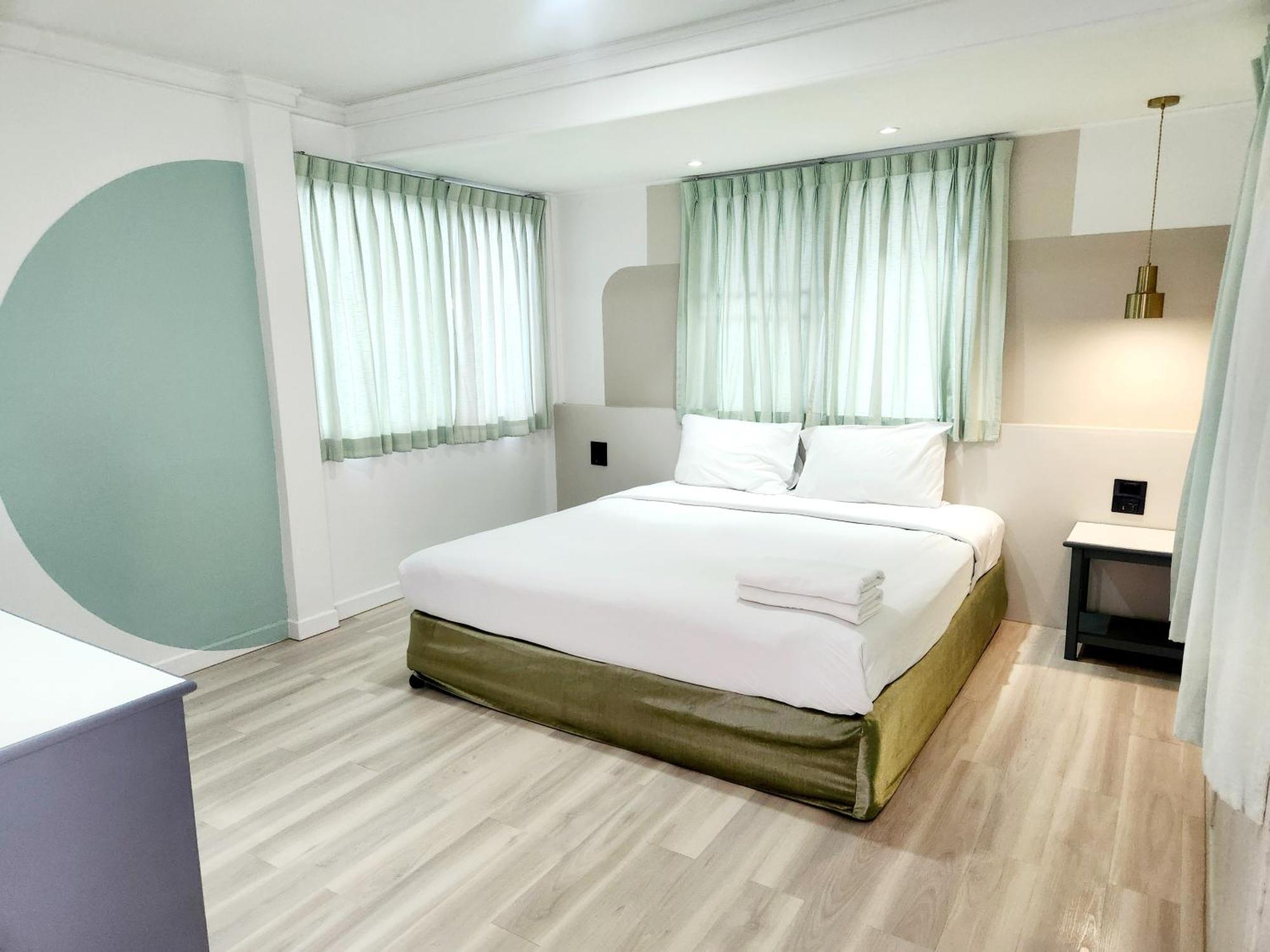 Seatel Phuket, Patong Beach Exteriör bild