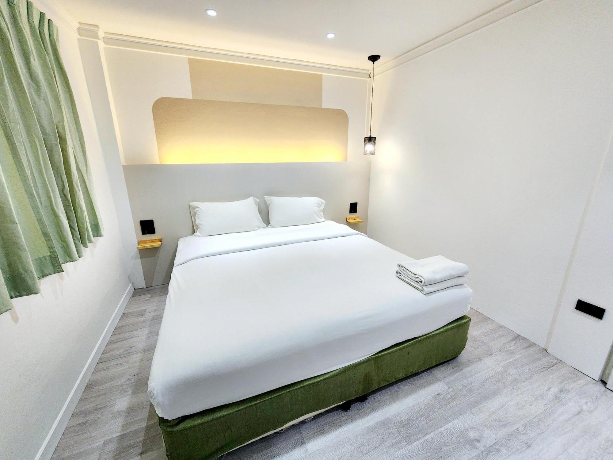Seatel Phuket, Patong Beach Exteriör bild