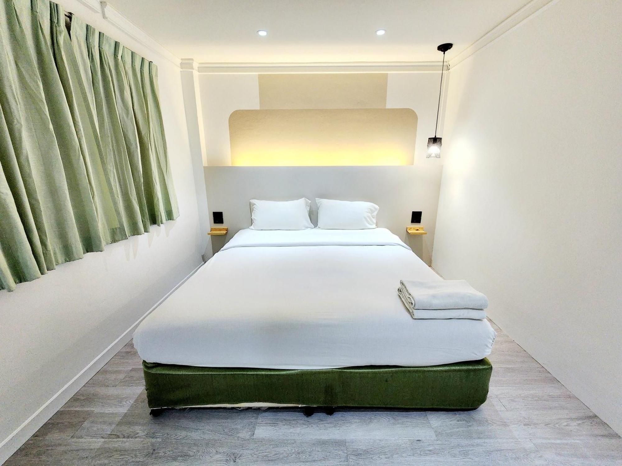 Seatel Phuket, Patong Beach Exteriör bild