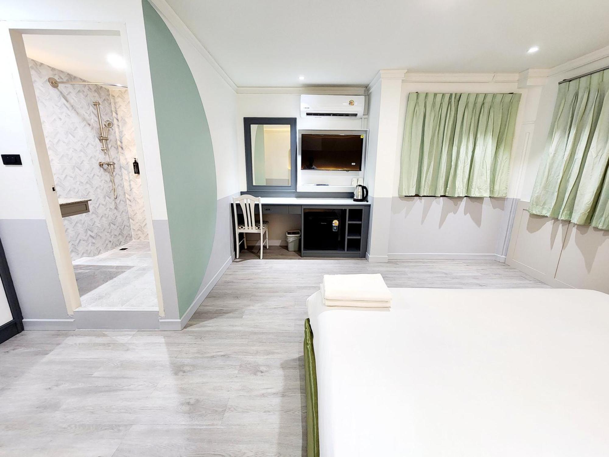 Seatel Phuket, Patong Beach Exteriör bild