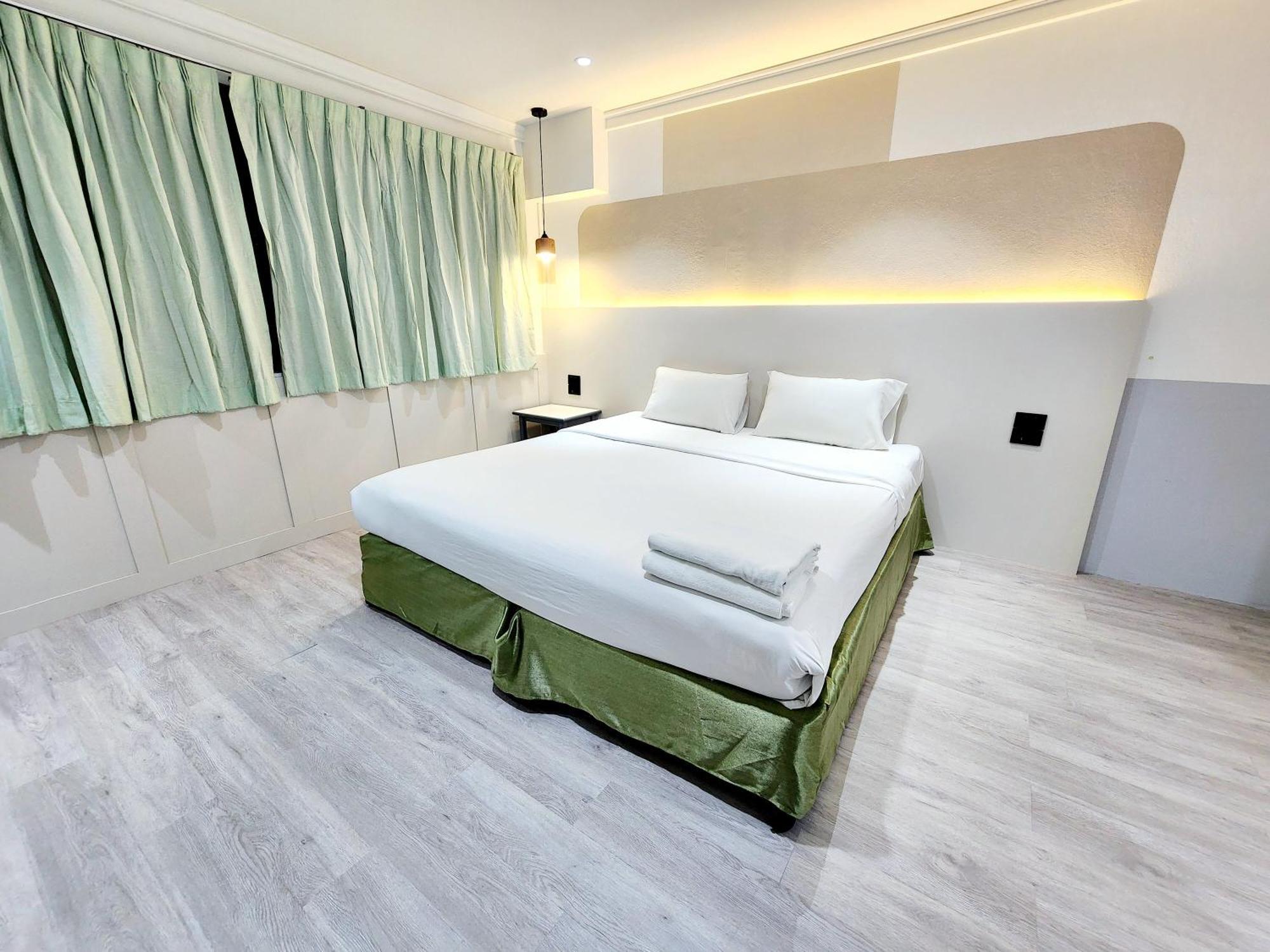 Seatel Phuket, Patong Beach Exteriör bild