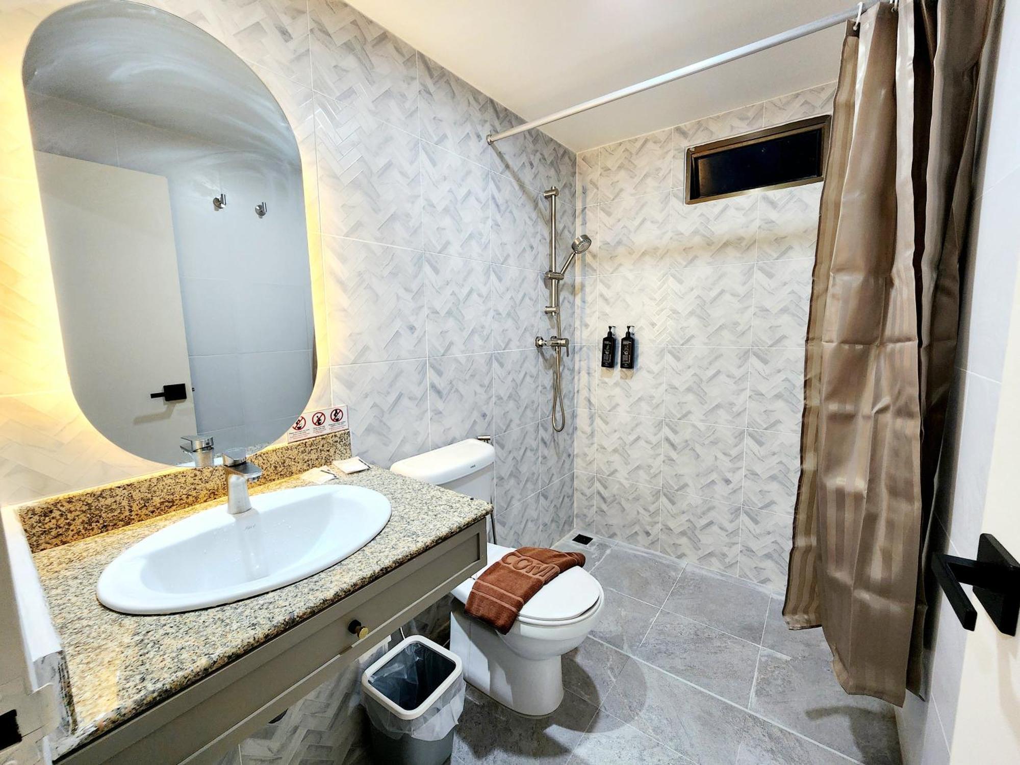 Seatel Phuket, Patong Beach Exteriör bild