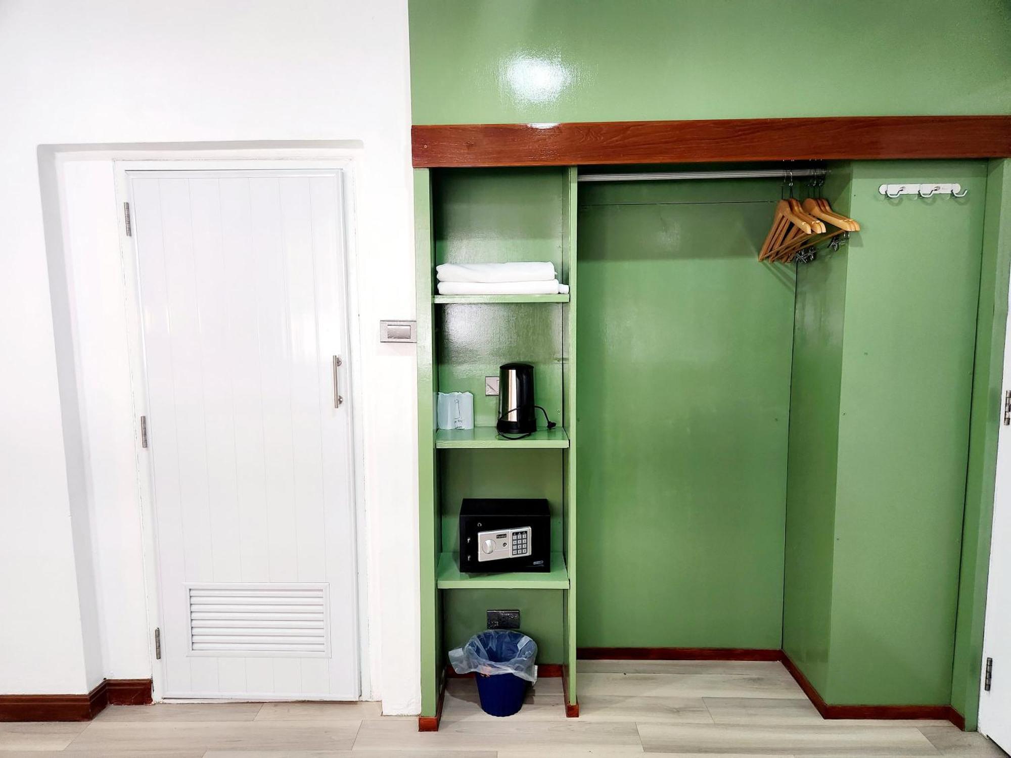 Seatel Phuket, Patong Beach Exteriör bild