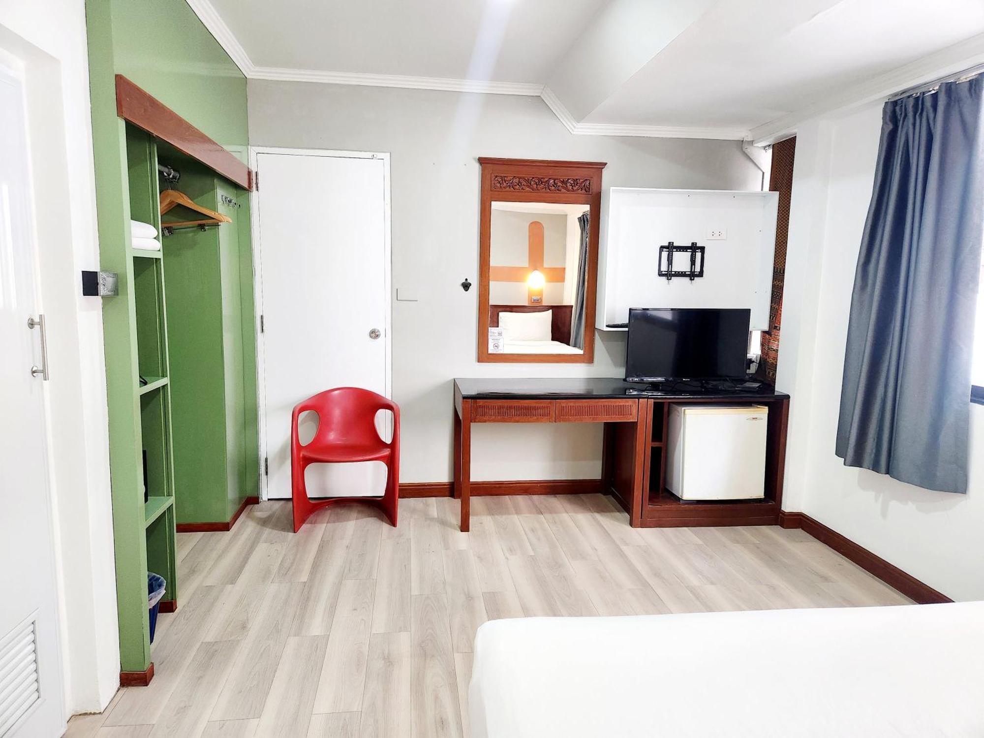Seatel Phuket, Patong Beach Exteriör bild