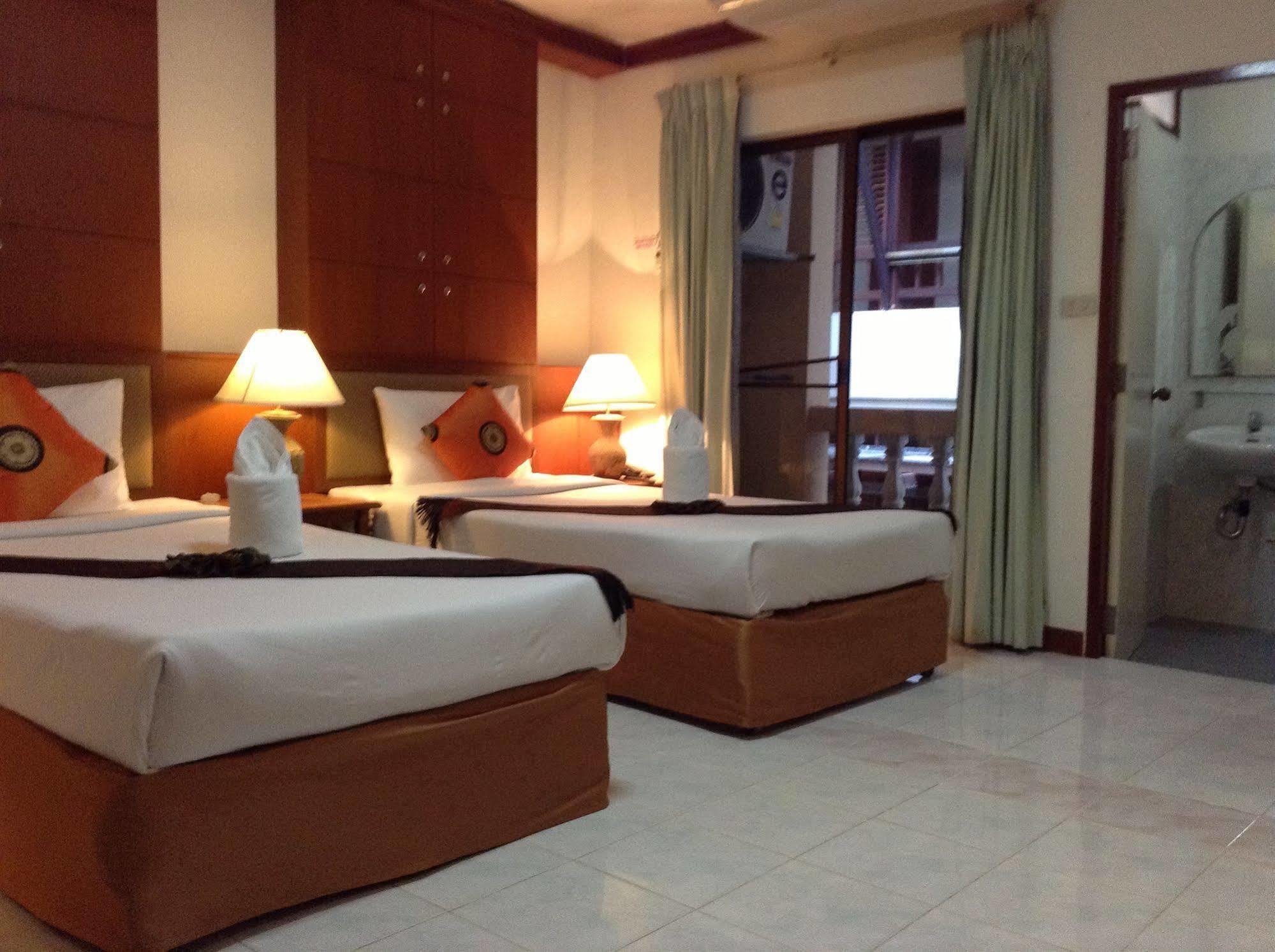 Seatel Phuket, Patong Beach Exteriör bild