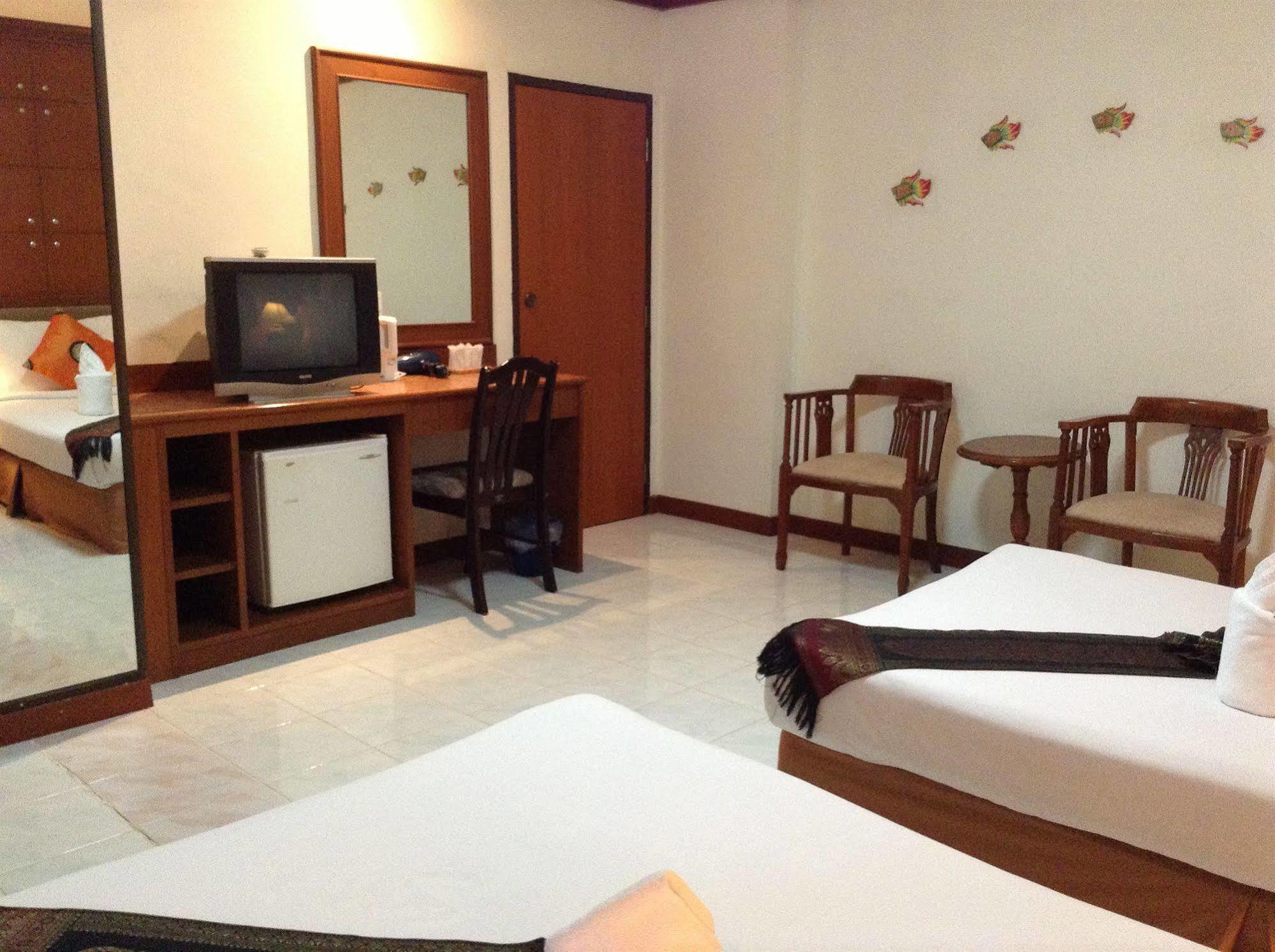 Seatel Phuket, Patong Beach Exteriör bild